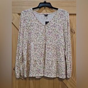 2X Textured V Neck Tiered Floral Top